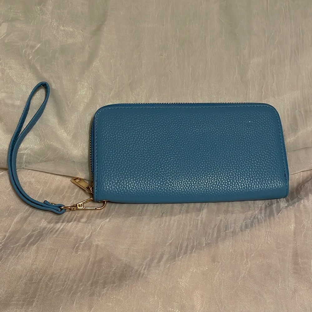 Wristlet/wallet- blue pebbled faux leather w/gold metal zipper & strap clip